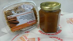 stroopwafelkruimels en stroopwafelstroop