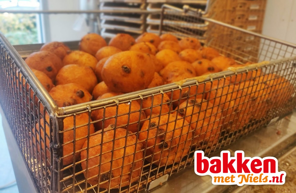 Bakken met Niels Ambachtelijk Oliebollen; Klassiek of gevuld (10 + 1 gratis)