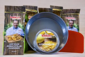 Mix voor zanddeg 3 kilo voordeelactie met gratis bakvorm, citroenrasp en deegkrabber - Bakken met Niels